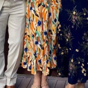 Worn once! Beautiful orange midi dress. Perfect for weddings!!!🧡💙